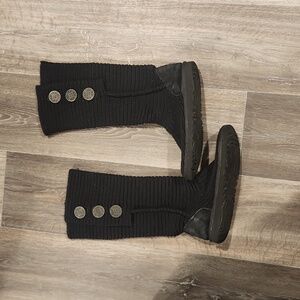 UGG SIZE 8 BLACK KNIT BOOTS